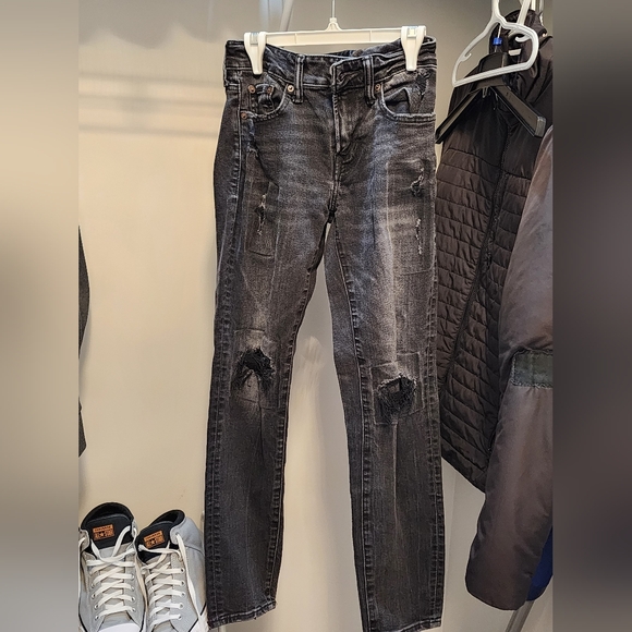 American Eagle Women's Black Ripped Jeans - Picture 7 of 16